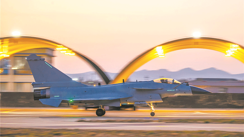 雛鷹展翅向云天，空軍航空兵某旅跨晝夜飛行訓練影像