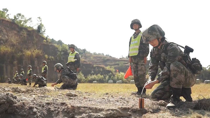 又颯又燃！高原女兵首次實爆精準摧毀“敵”目標